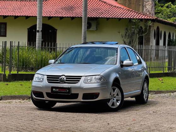 VOLKSWAGEN BORA 2.0 MI 8V GASOLINA 4P TIPTRONIC